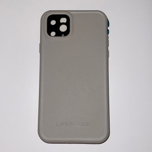 iPhone 11 pro max Lifeproof case